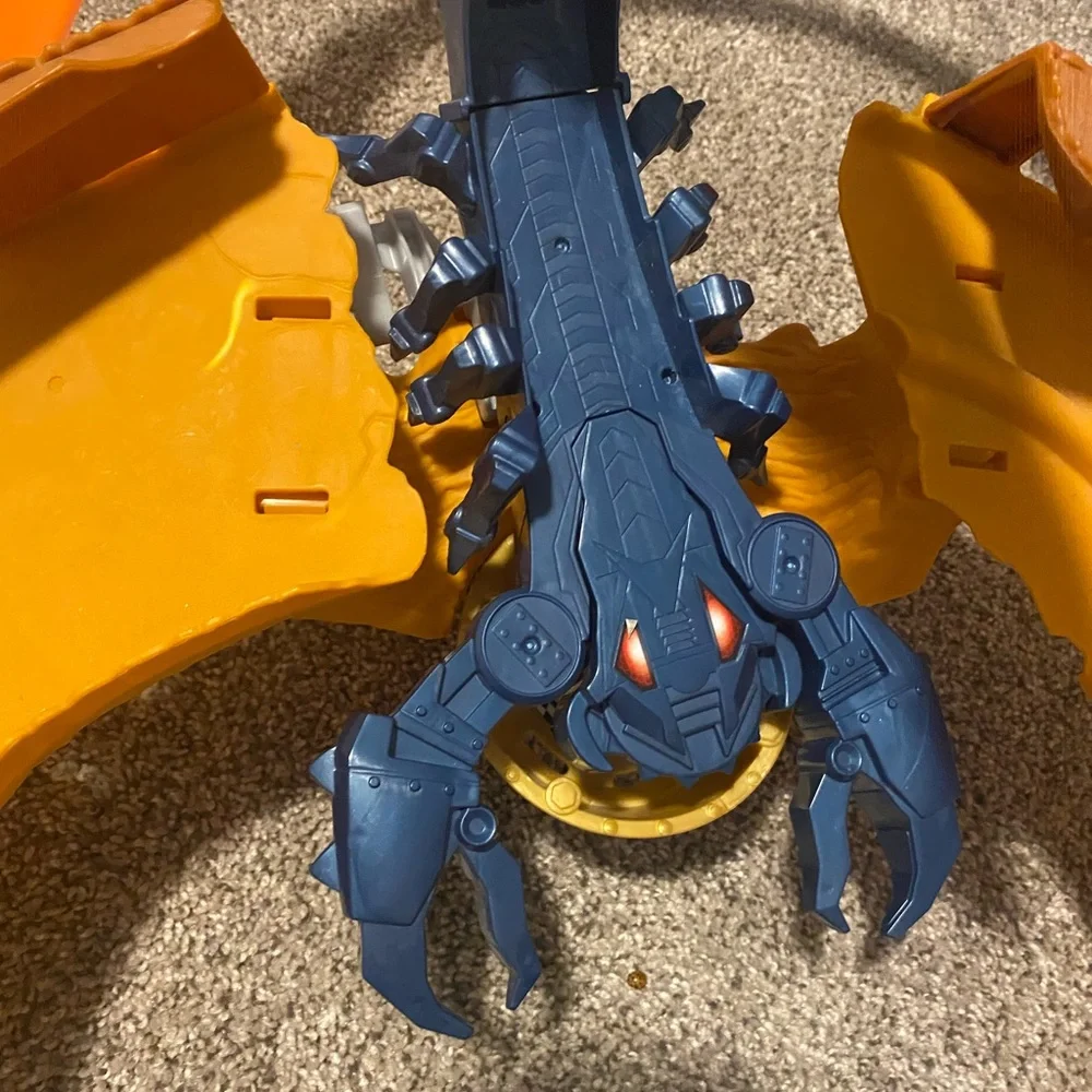 Hot Wheels Monster Trucks Scorpion String Raceway Track Set - Picture 1 of 8
